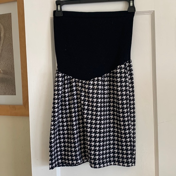 A Pea in the Pod Houndstooth Maternity skirt - Picture 1 of 3